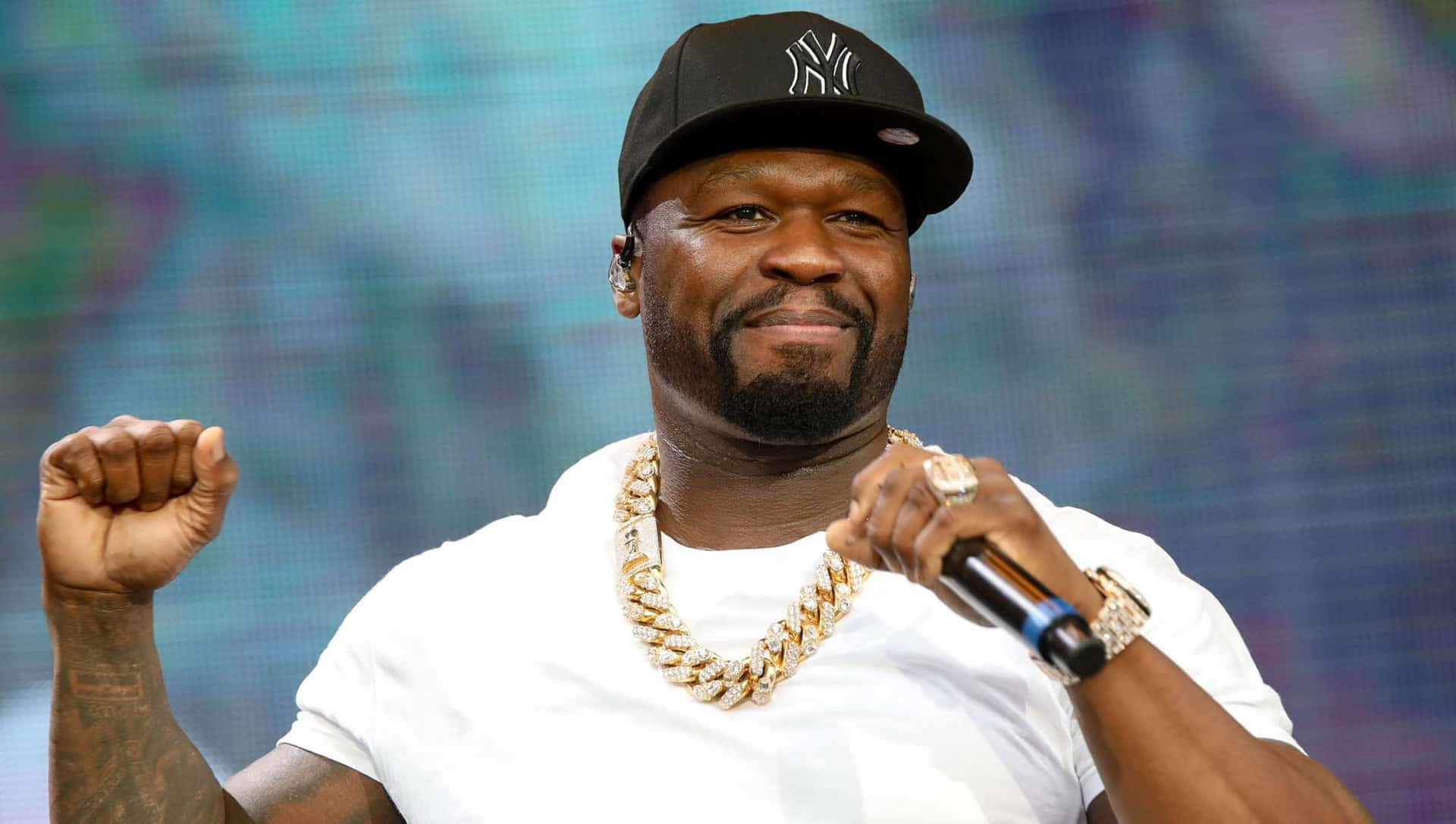 Rapper 50 Cent energetic performance