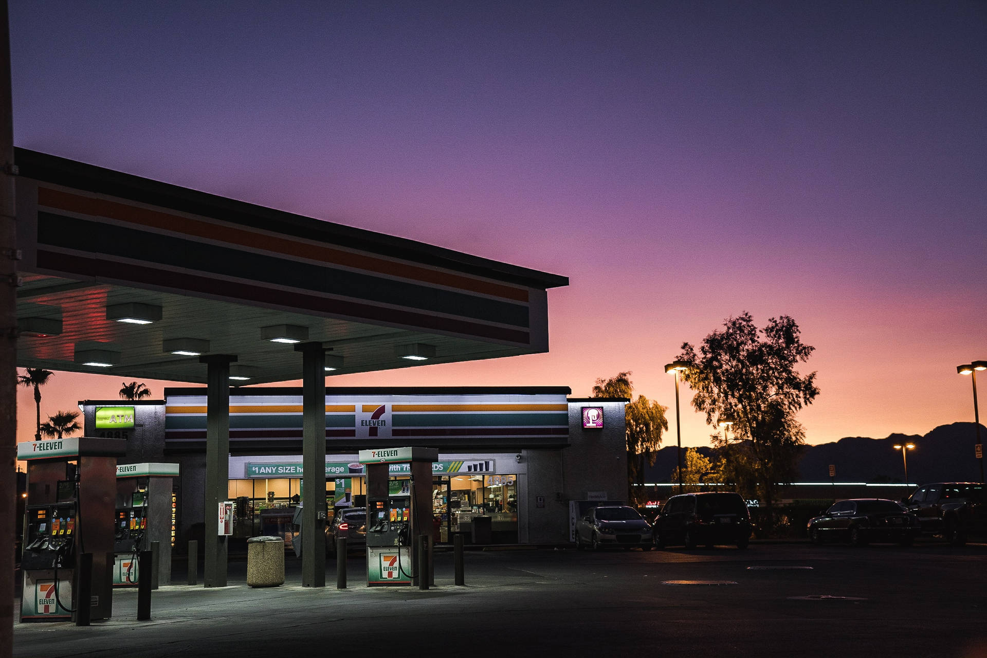 7 Eleven Store During Sunset Wallpaper