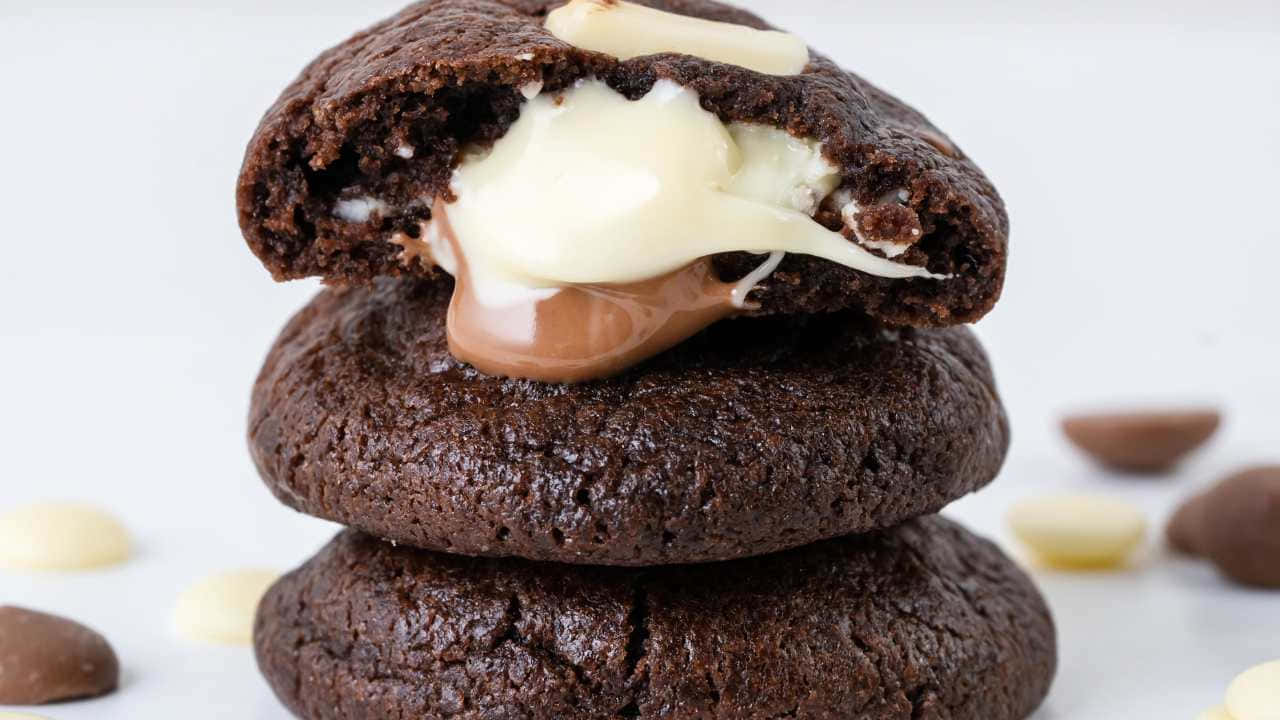 Chocolate Cookies With White Chocolate And White Chocolate