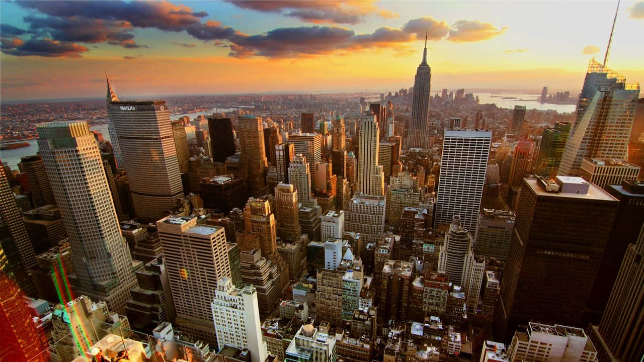 Förbluffandenattsiluett Av New York City Med Empire State Building.