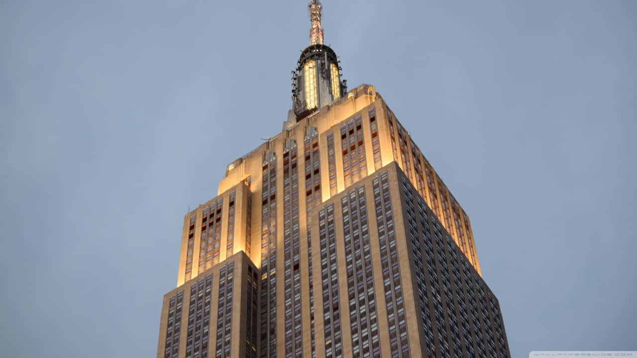 Denikoniska Empire State Building På En Hd 720p Bild.
