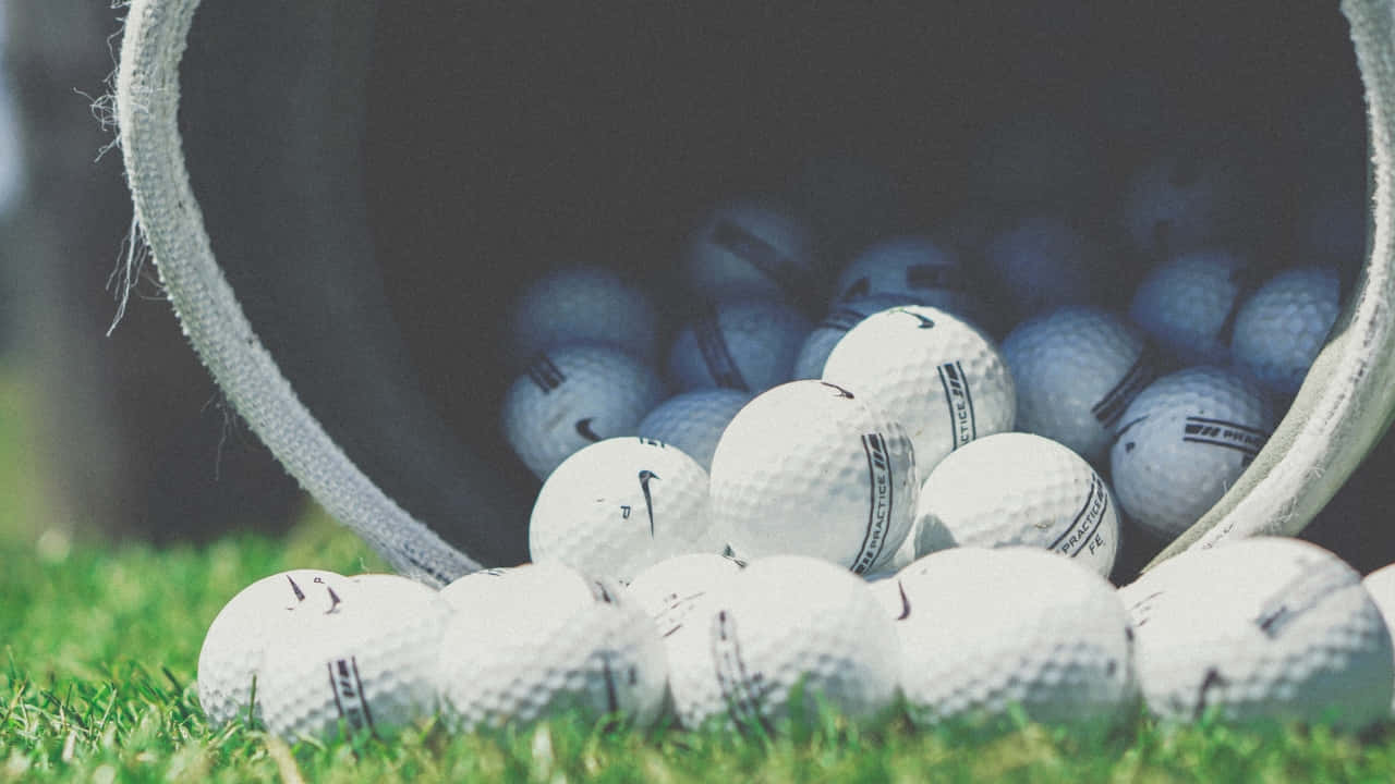 Small White Balls 720p Golf Background