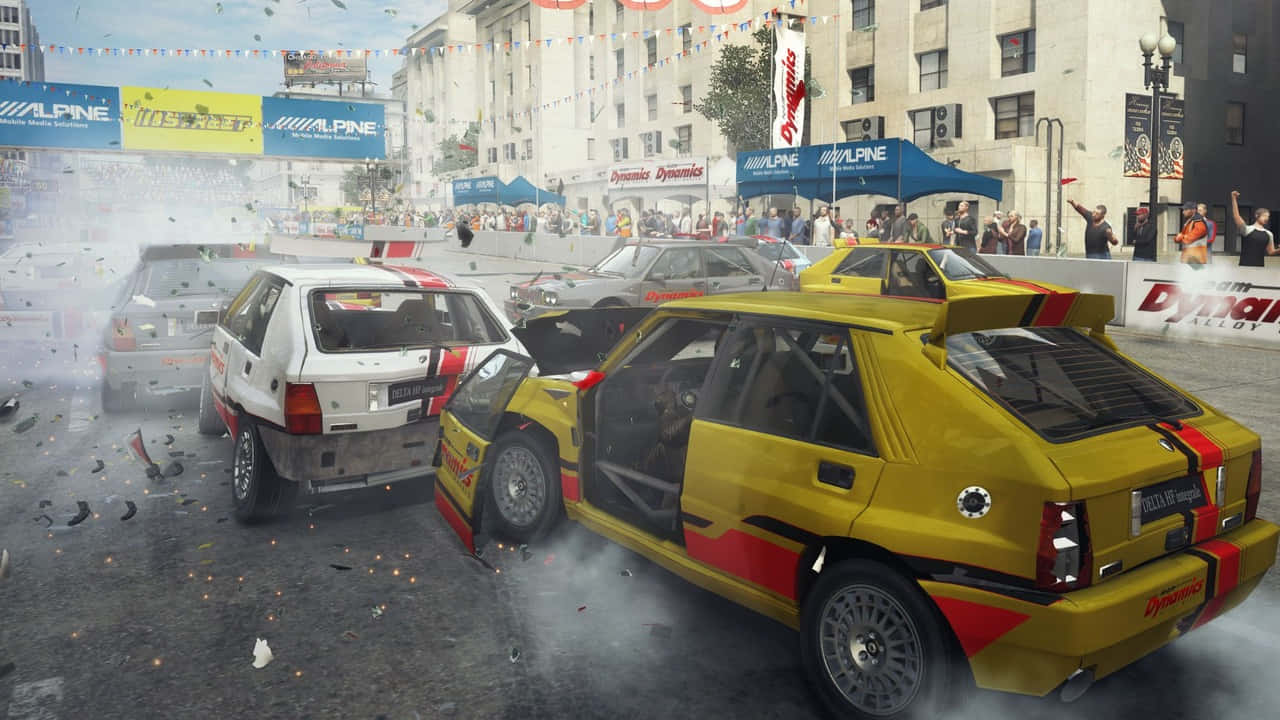 Et screenshot af et racingspil med biler og røg