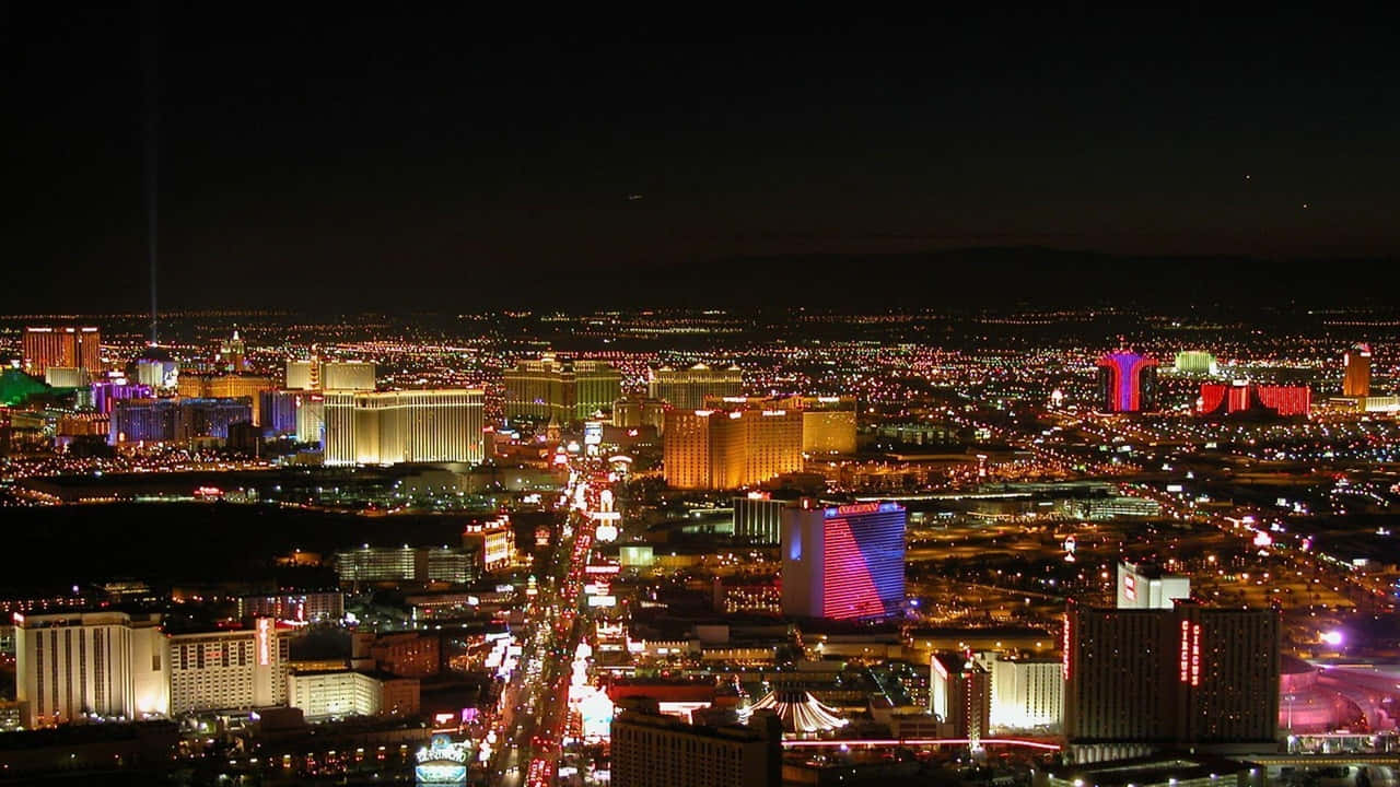 Impresionantepanorama Nocturno De Las Vegas Mostrado En Alta Definición.