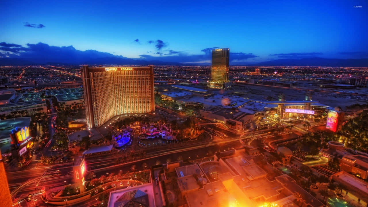 Disfrutade Las Luces Vibrantes Y La Acción Constante De Las Vegas