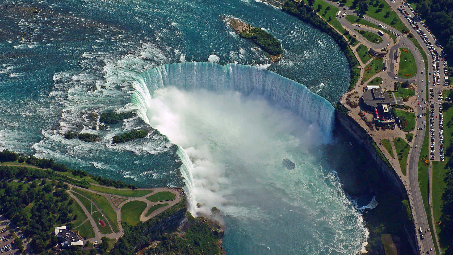 Den åndeløse skønhed ved Niagara Falls på min skærm.