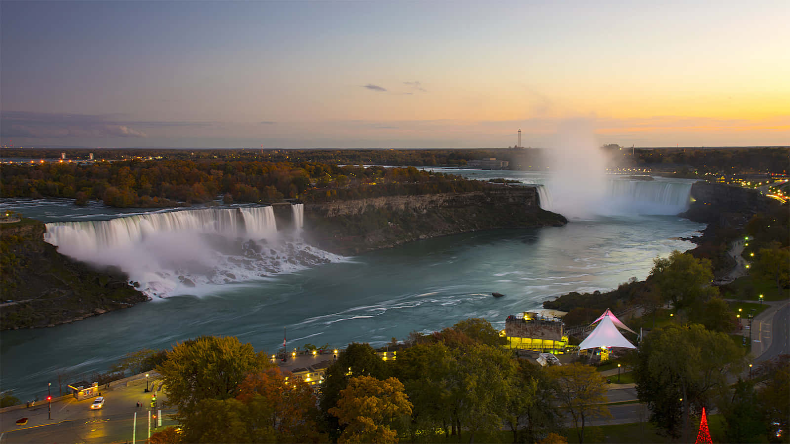 Niagarafallarnahäpnadsväckande Skönhet (computer Eller Mobil Tapet)
