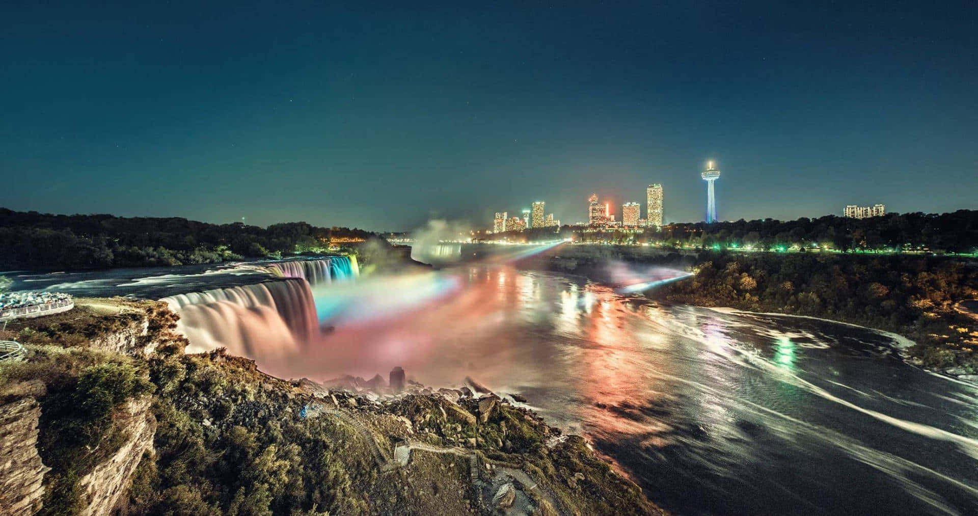 Niagarafallenpå Natten Med Färgglada Ljus.