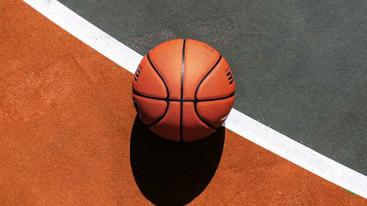 Skærmbaggrund med 720p landskab, sportsbold og basketball.