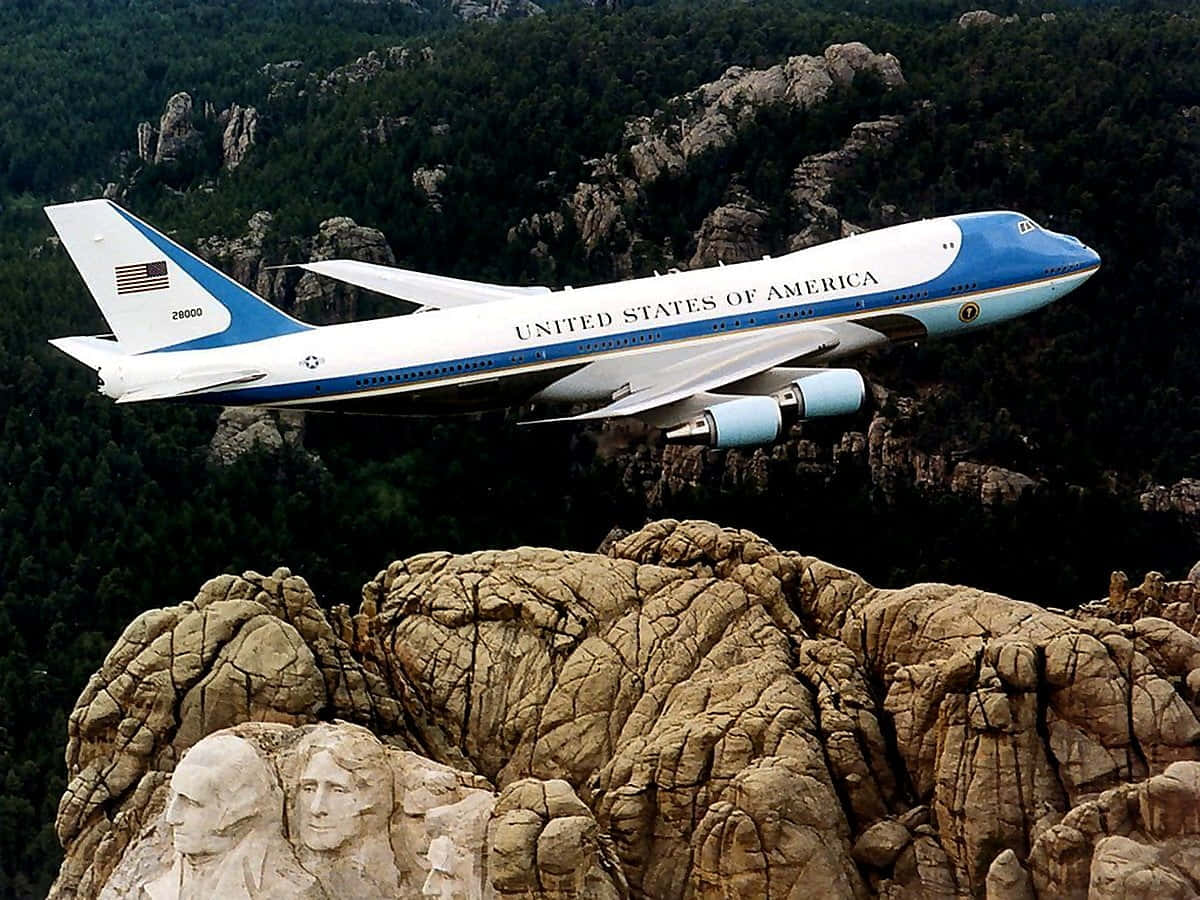 1flyg I Stil Med En Boeing 747 Som Bakgrundsbild På Din Dator Eller Mobil. Wallpaper