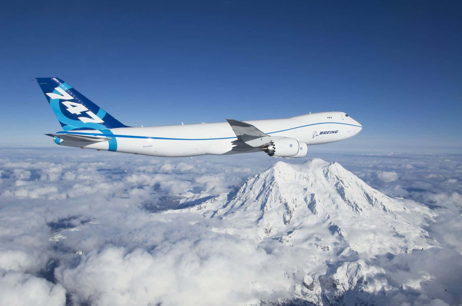 747flugzeug Über Gebirgskämmen Wallpaper