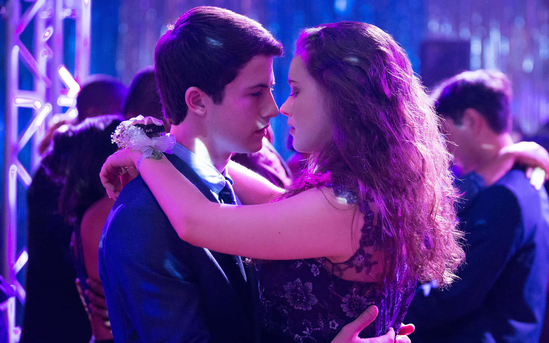 Dance the night away at this classic 80s-style prom!