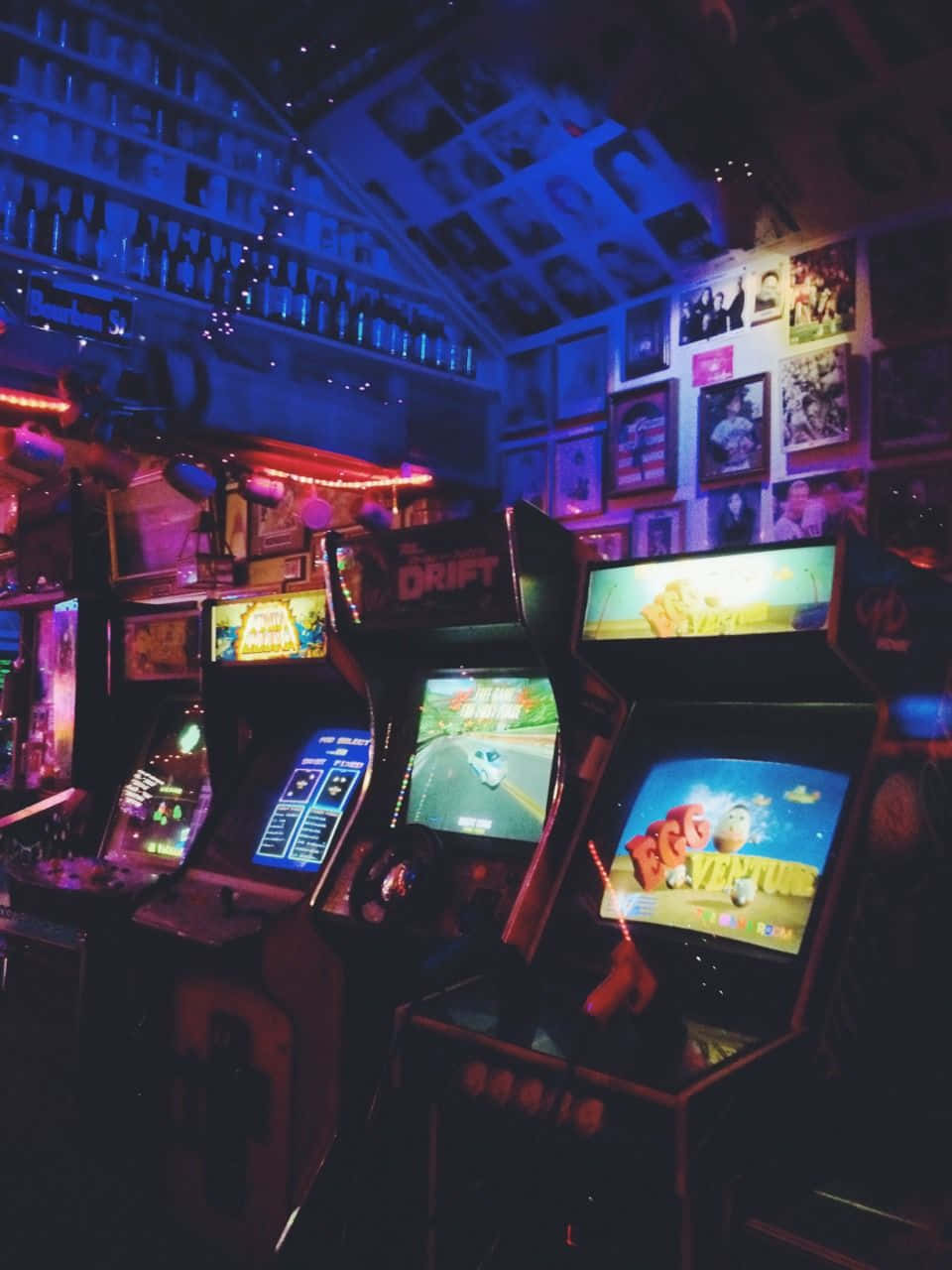 80s Retro Arcade Game Room Wallpaper