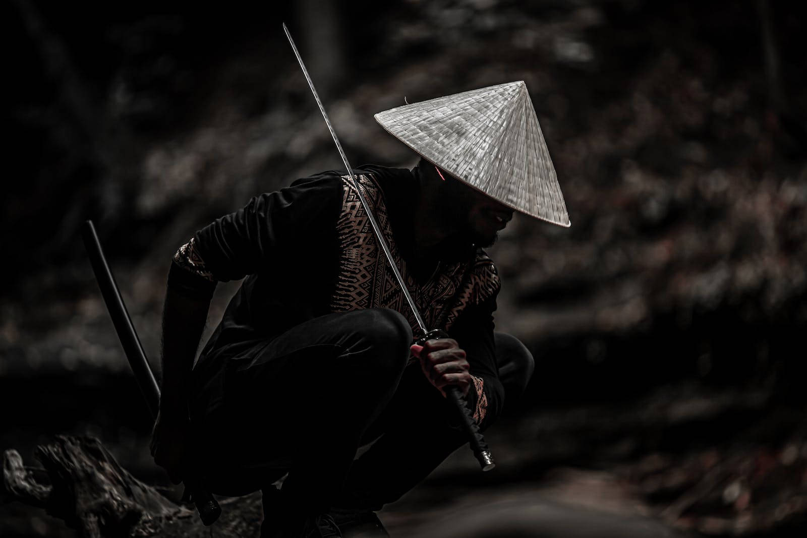 Samurai 8k Con Katana E Cappello Di Carice Sfondo