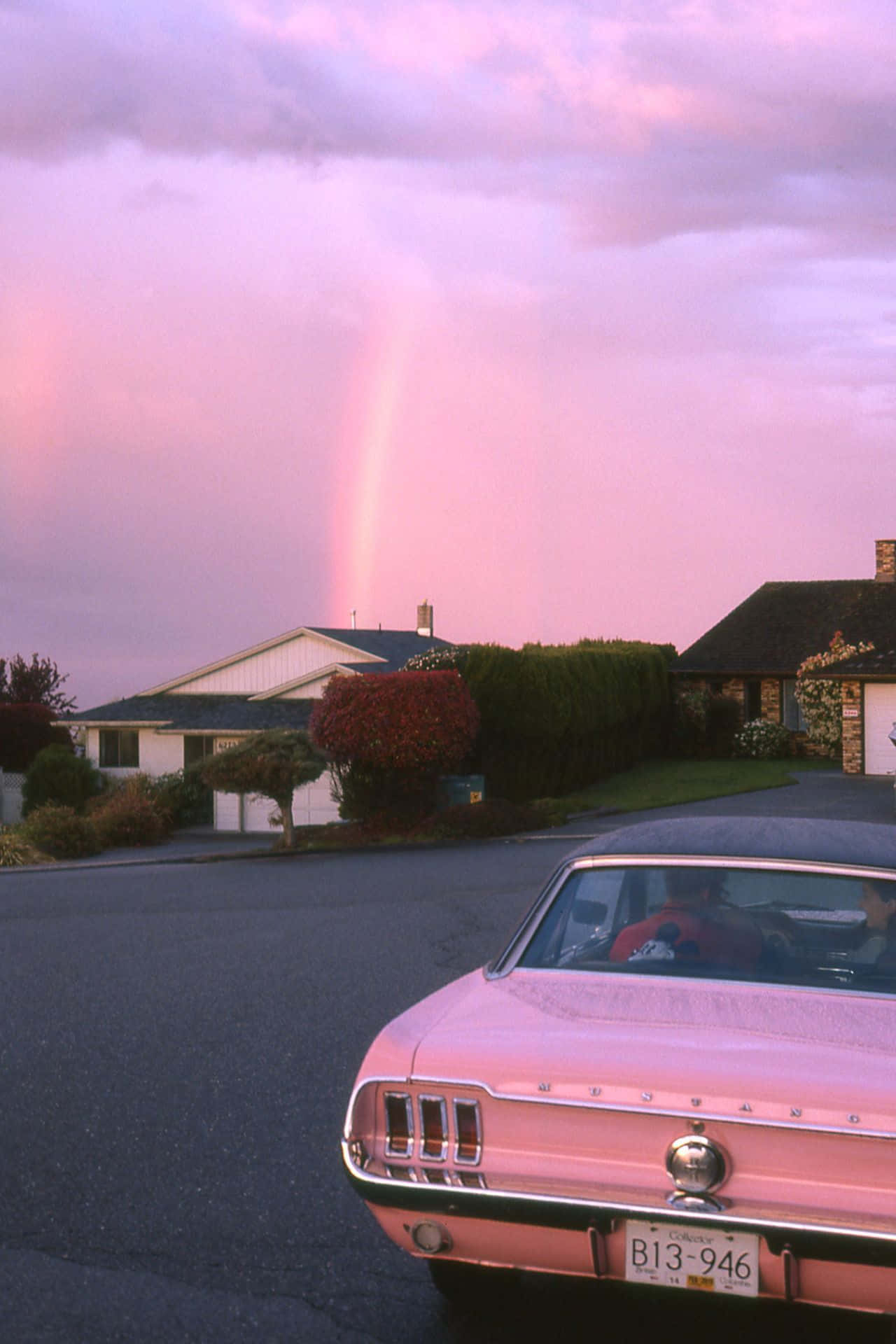 90s Aesthetic Pink Ford Mustang Car Wallpaper