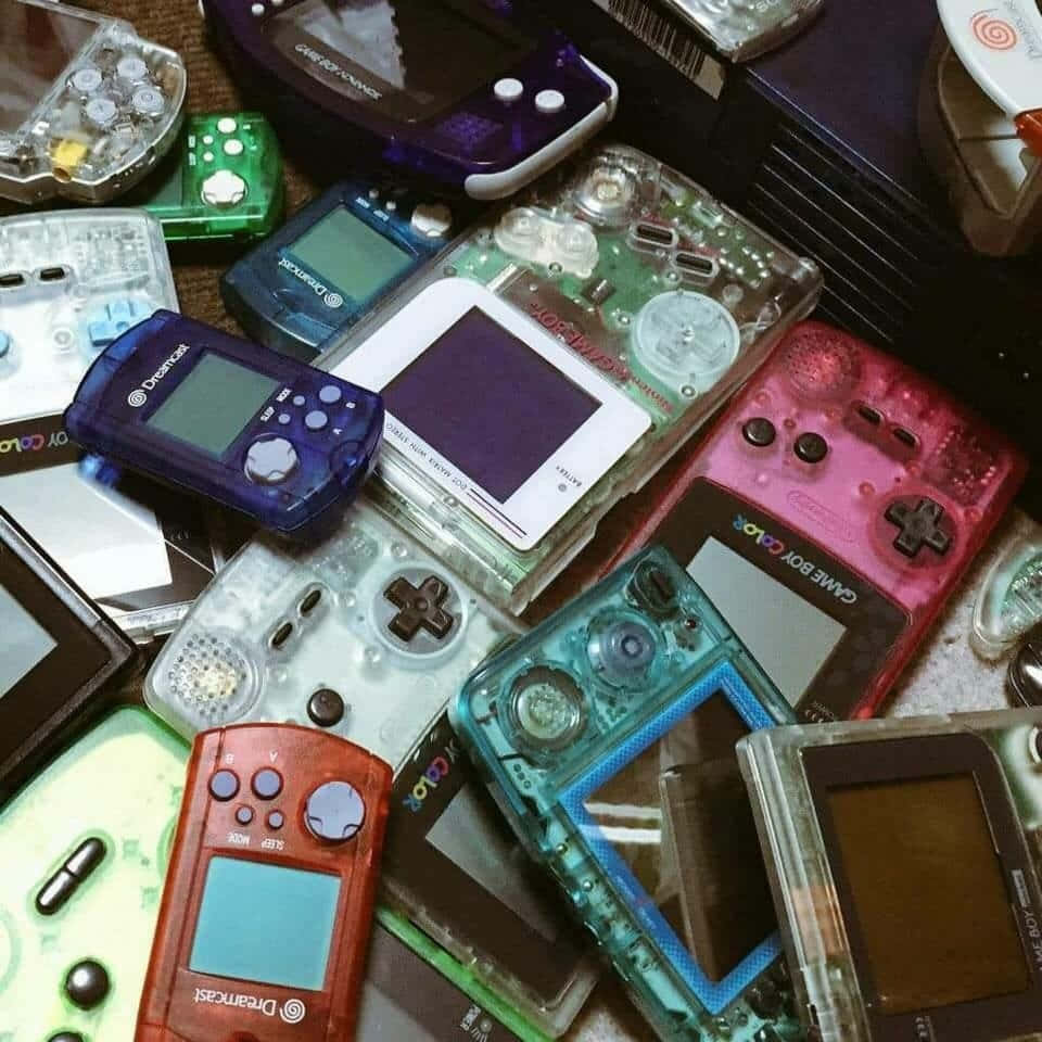 90s Aesthetic Portable Game Devices Wallpaper