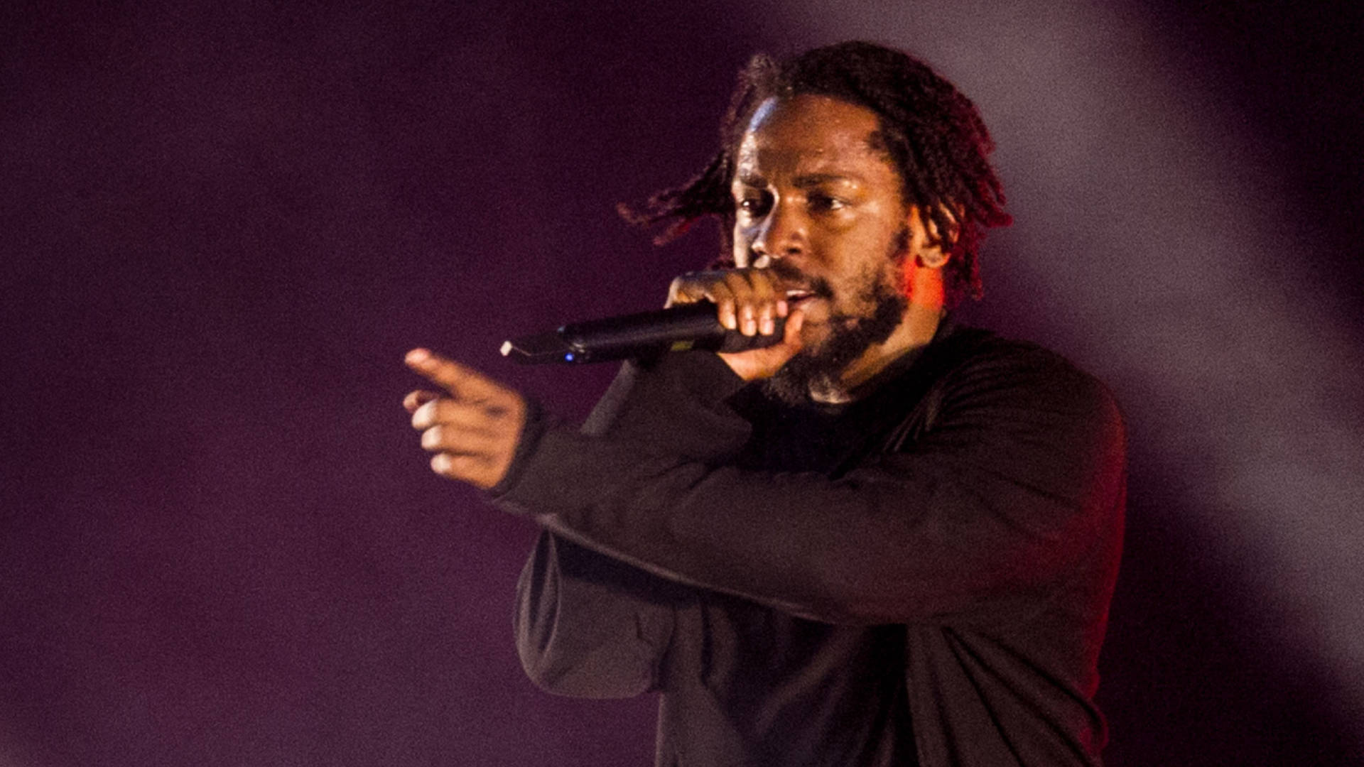 90s Rapper Kendrick Lamar Wallpaper