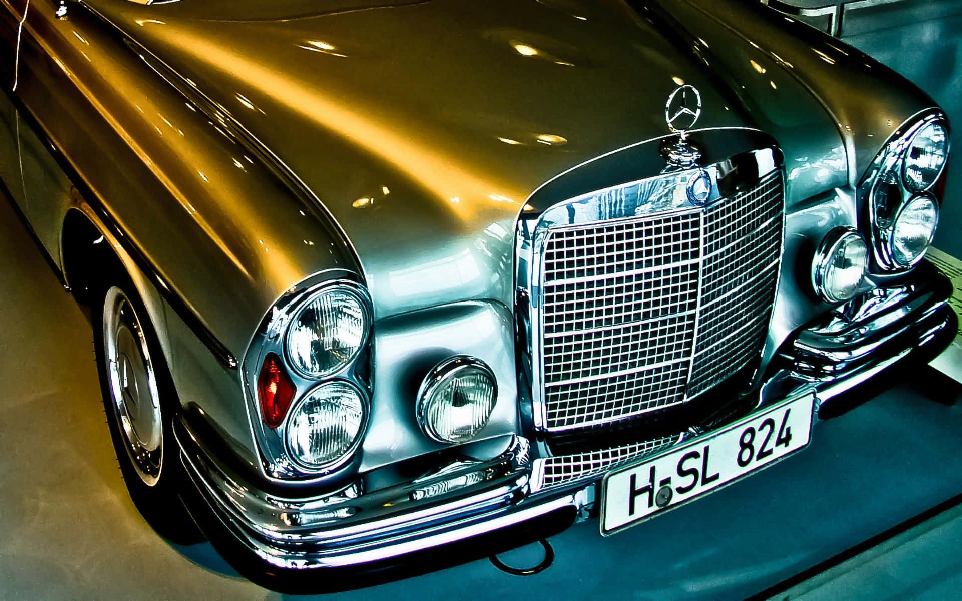 Cochede Lujo Mercedes Antiguo De 1965. Fondo de pantalla