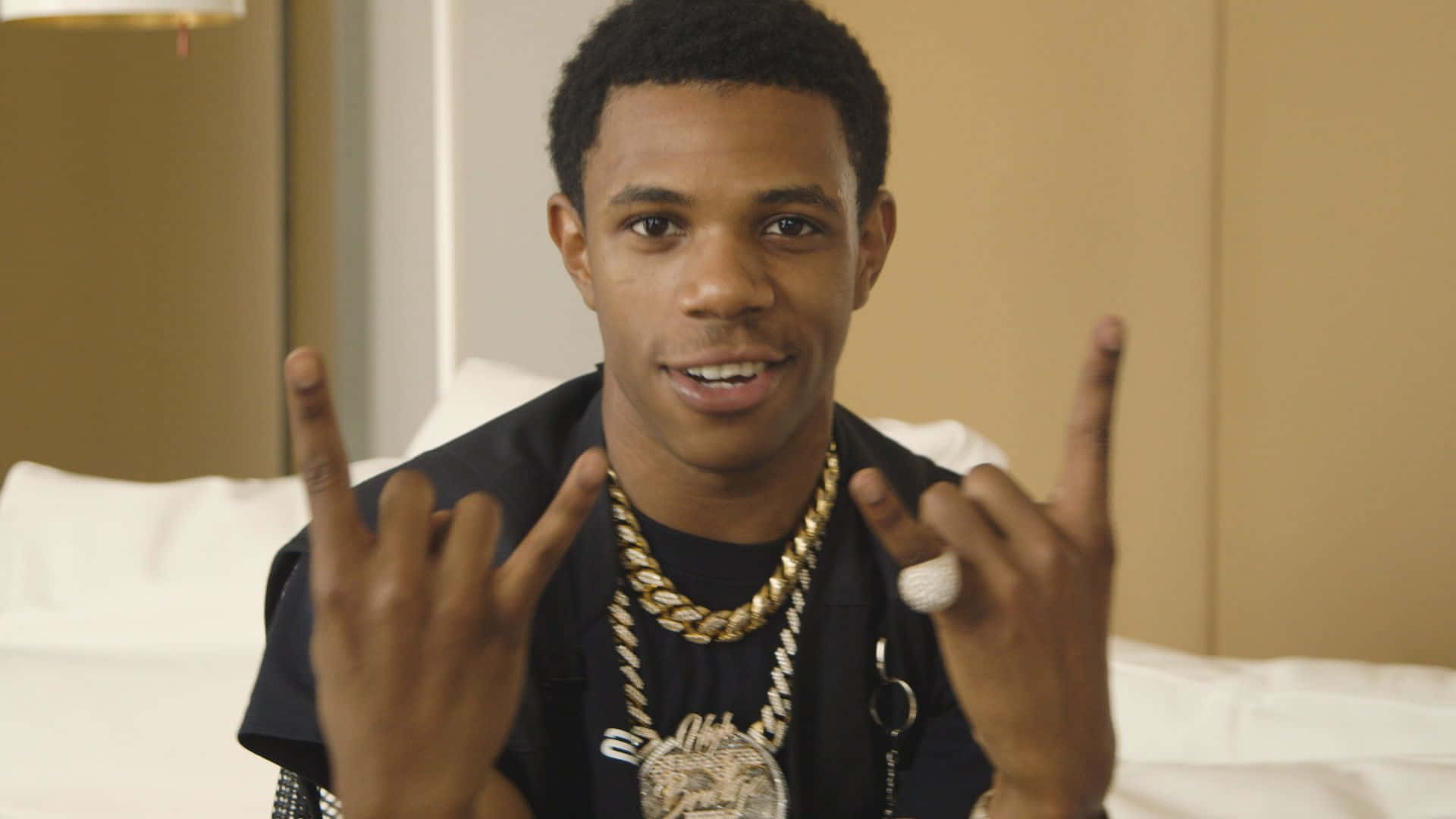 Download A Boogie Wit Da Hoodie captures his dramatic style on stage ...