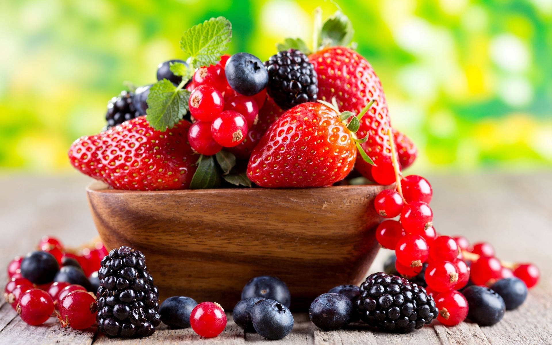 A Bowl of Fresh Raspberries Wallpaper