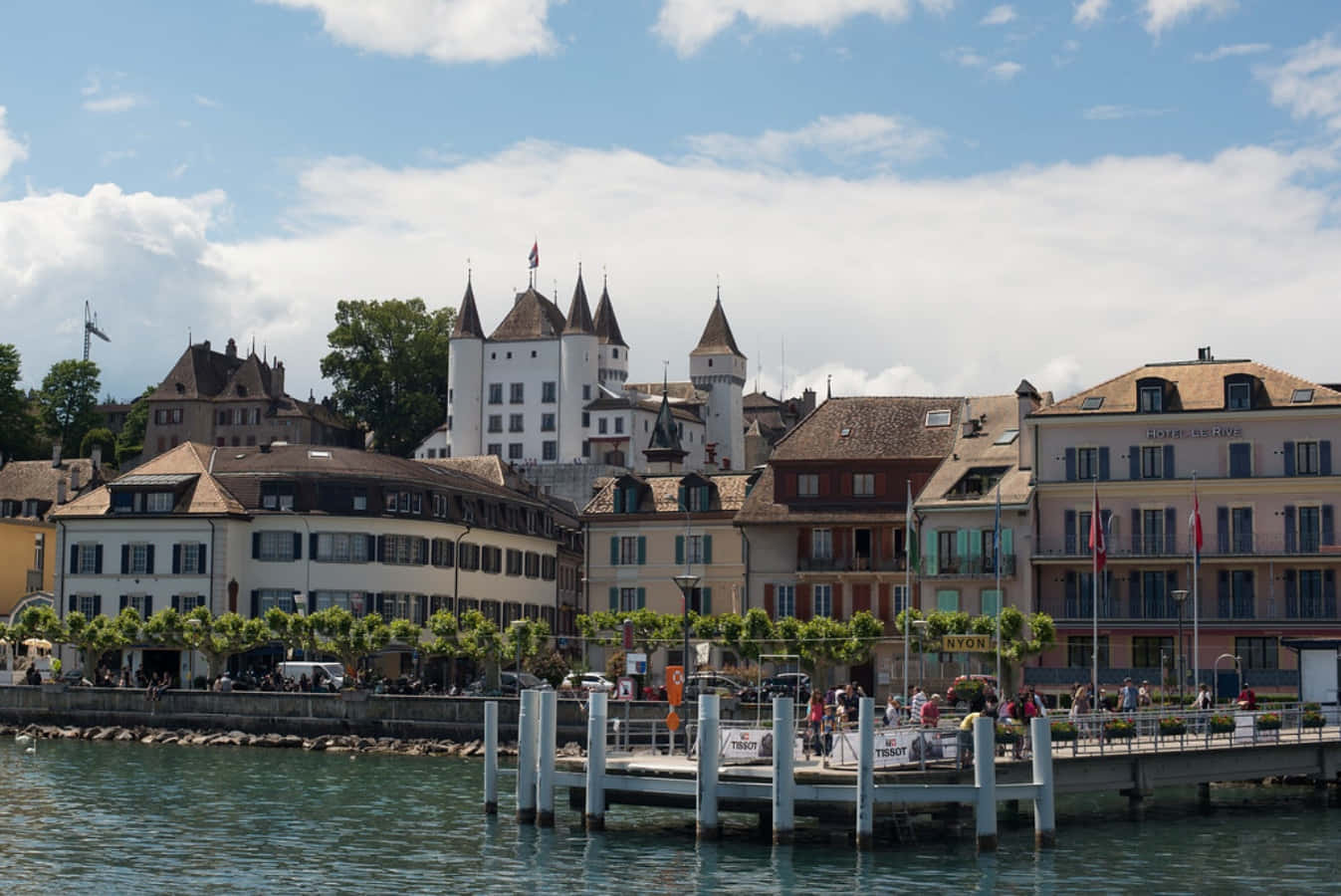 Een Adembenemend Panoramisch Uitzicht Op Nyon, Zwitserland. Achtergrond