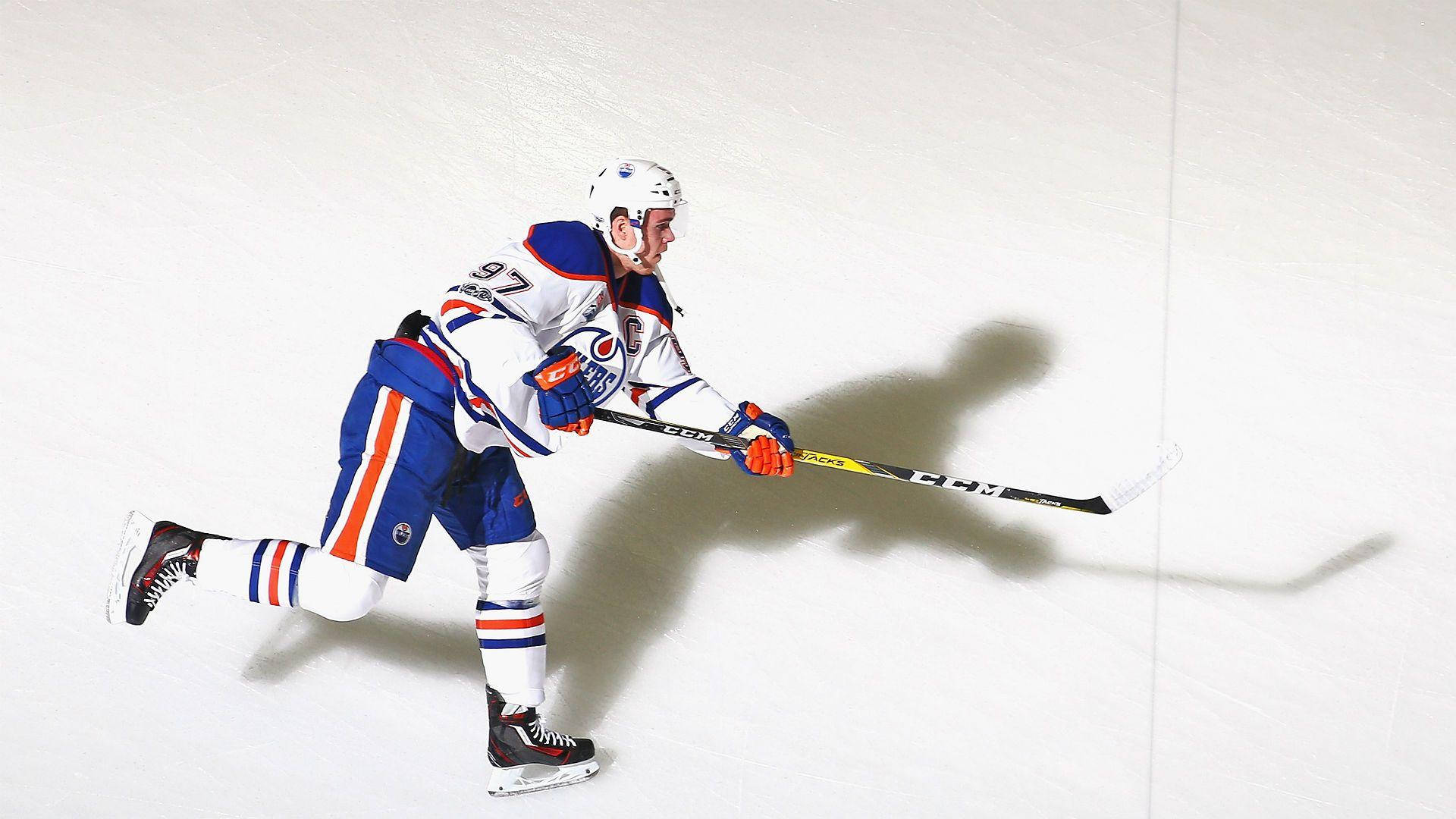 En canadisk professionel ishockey Connor McDavid spiller tapet. Wallpaper