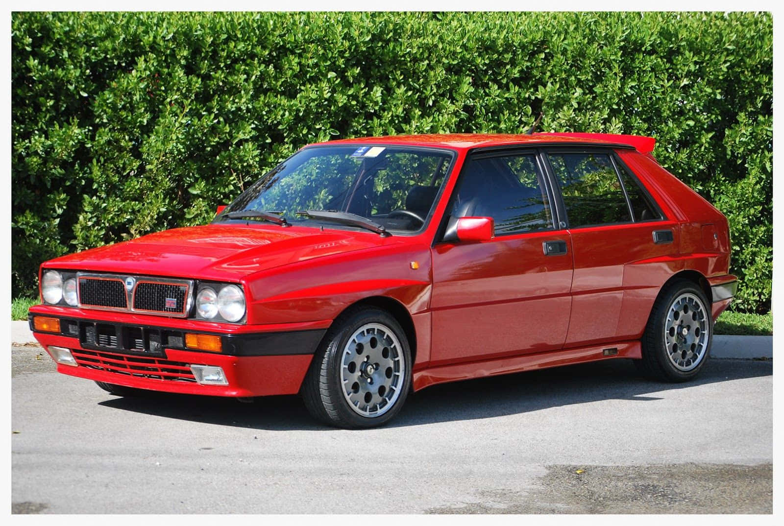 A Class Apart - The Stylish Lancia Delta Wallpaper