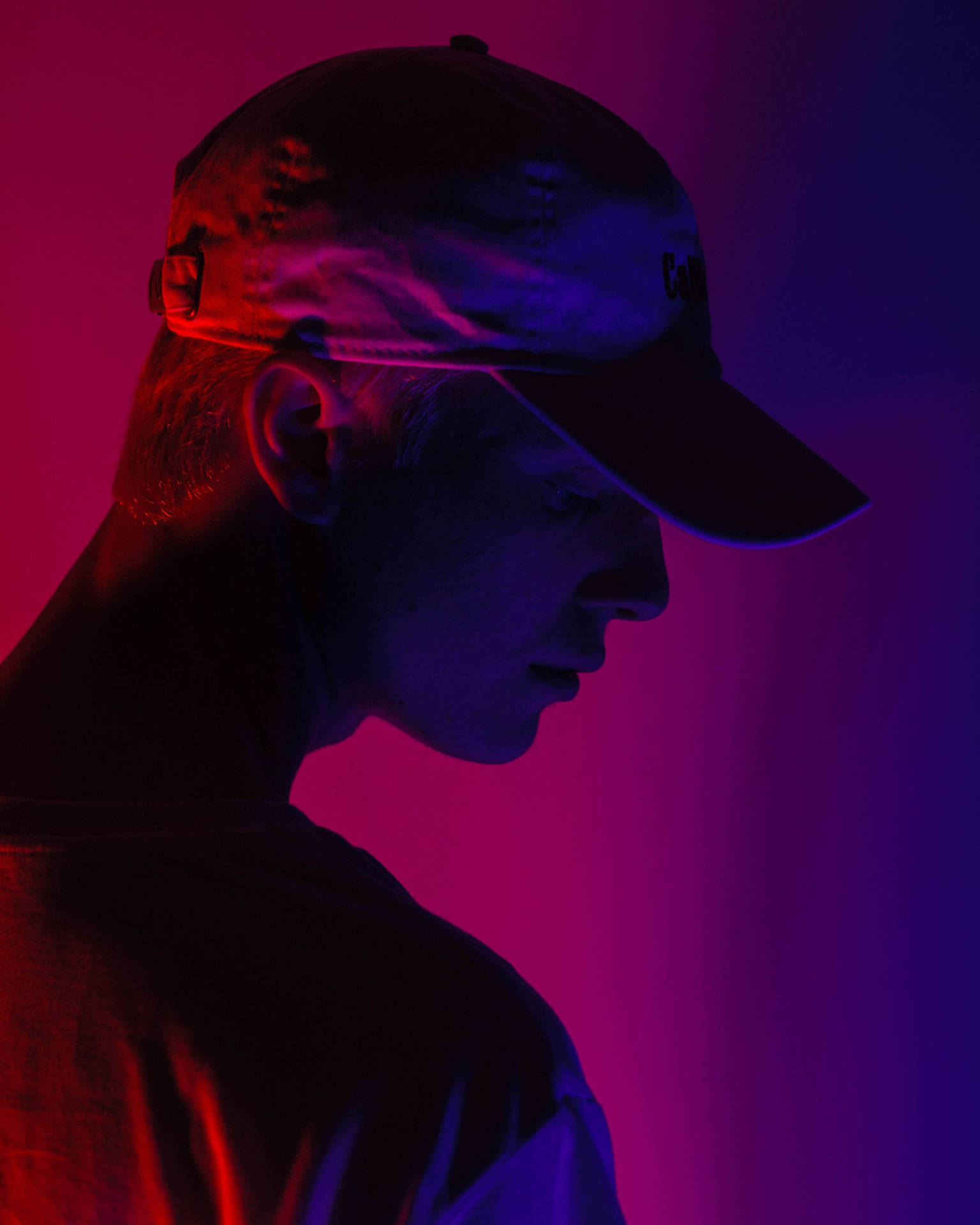 A Guy In A Cap Profile In Ombré Background Wallpaper