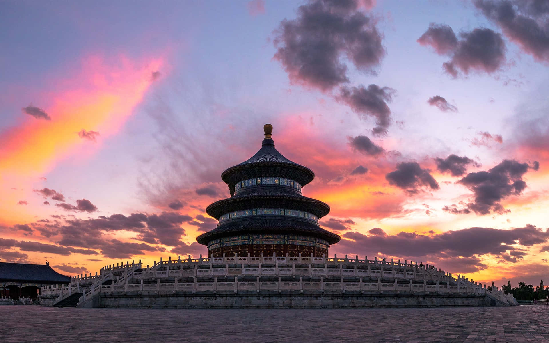 A Lovely Sunset Sky Above The Temple Of Heaven Wallpaper