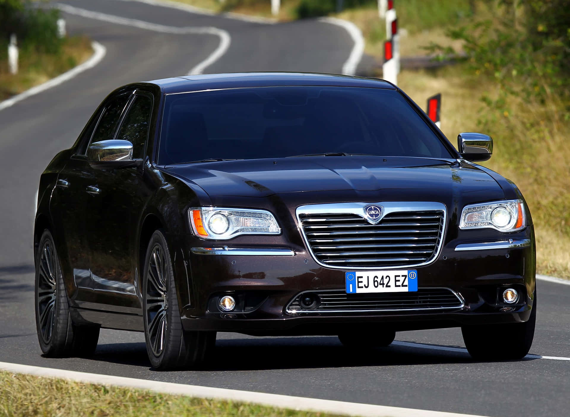 A Majestic Ride With The Lancia Thema Wallpaper