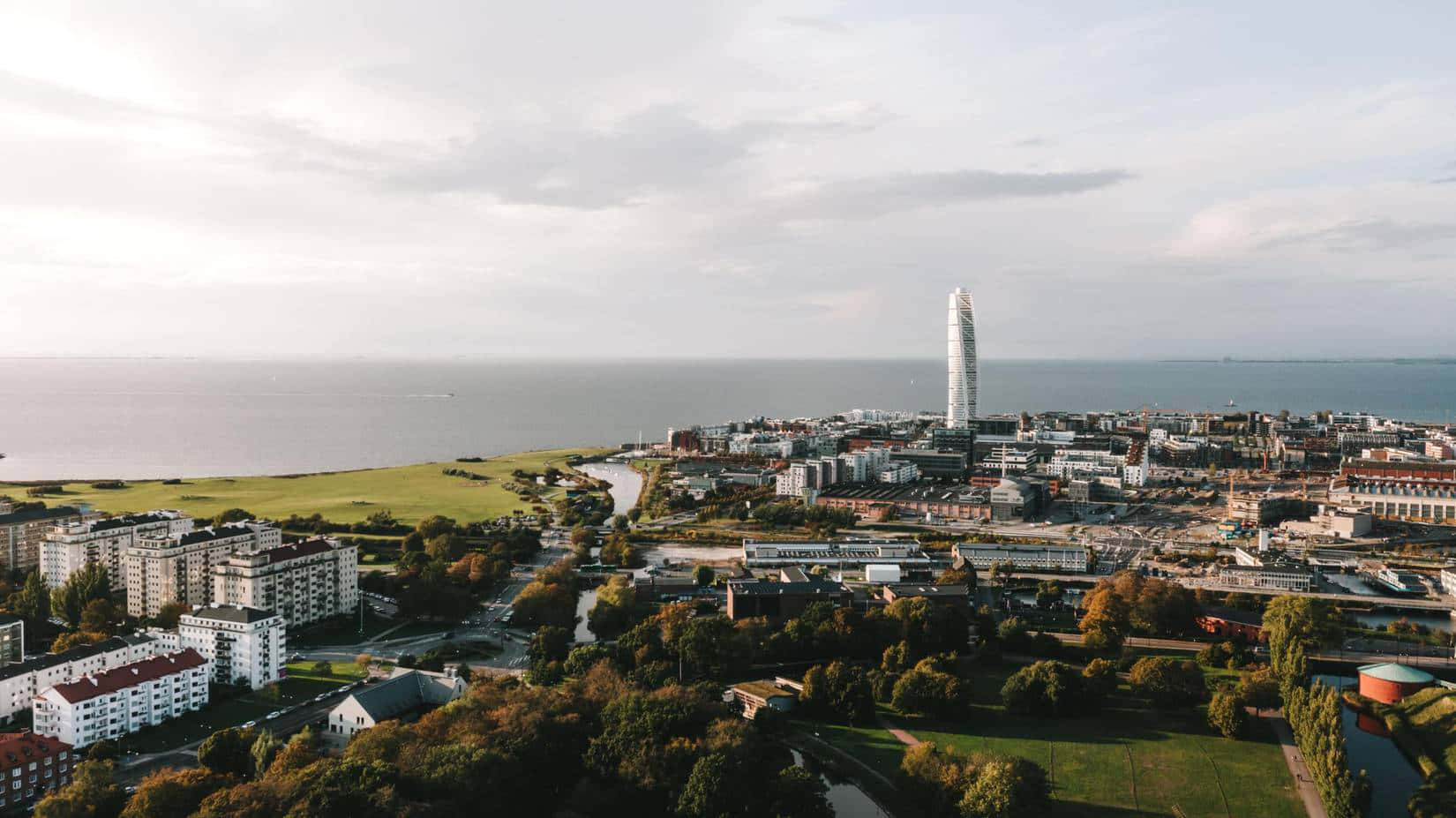 Een Panoramisch Uitzicht Op De Stad Malmö, Zweden Achtergrond