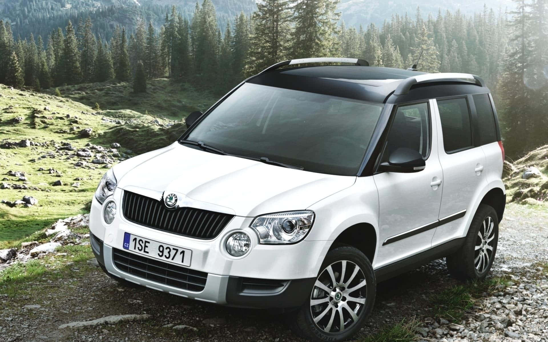 A Pristine Skoda Yeti Parked Outdoors Wallpaper