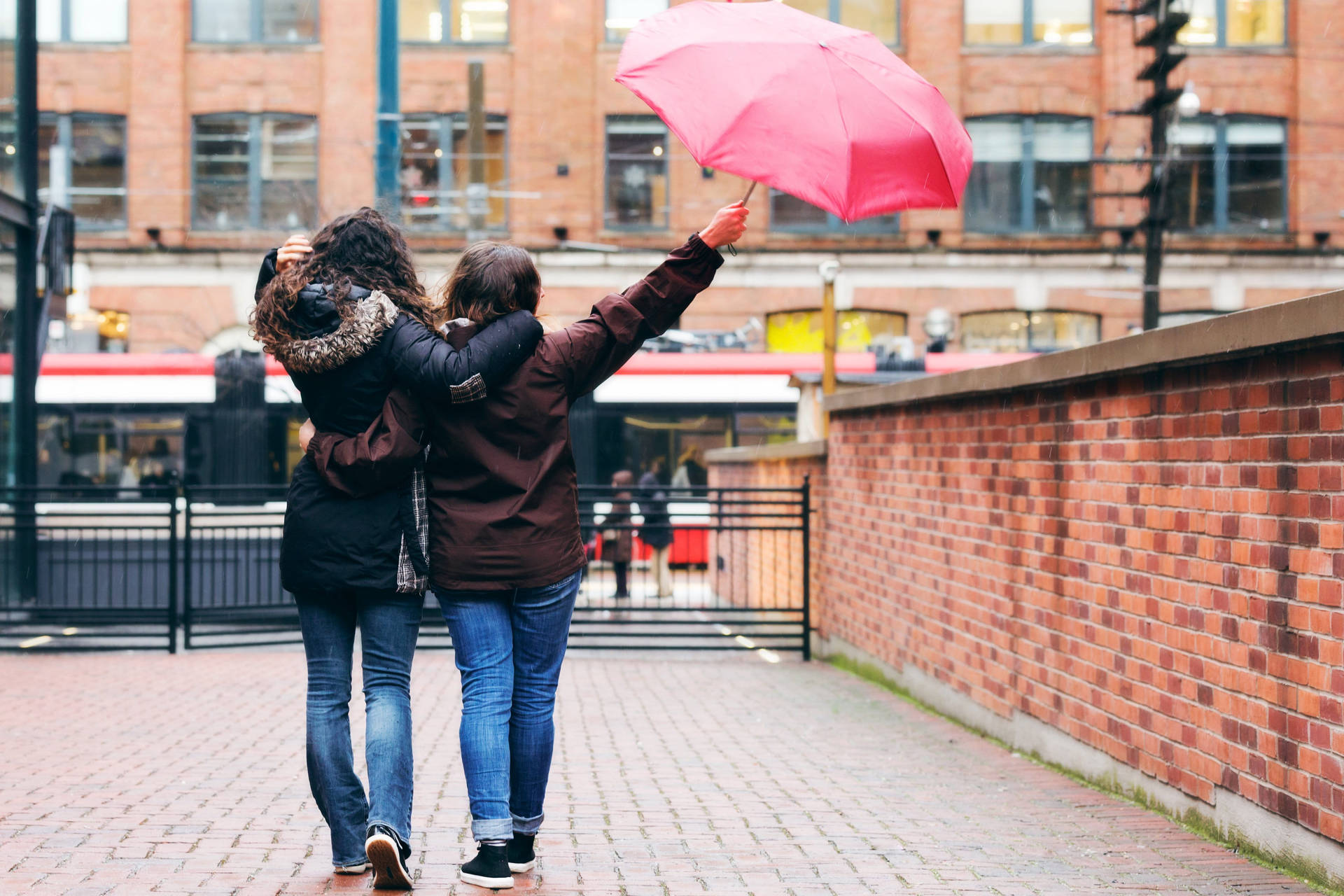 "a Rainy Romance: A Couple Embracing In The Rain" Wallpaper