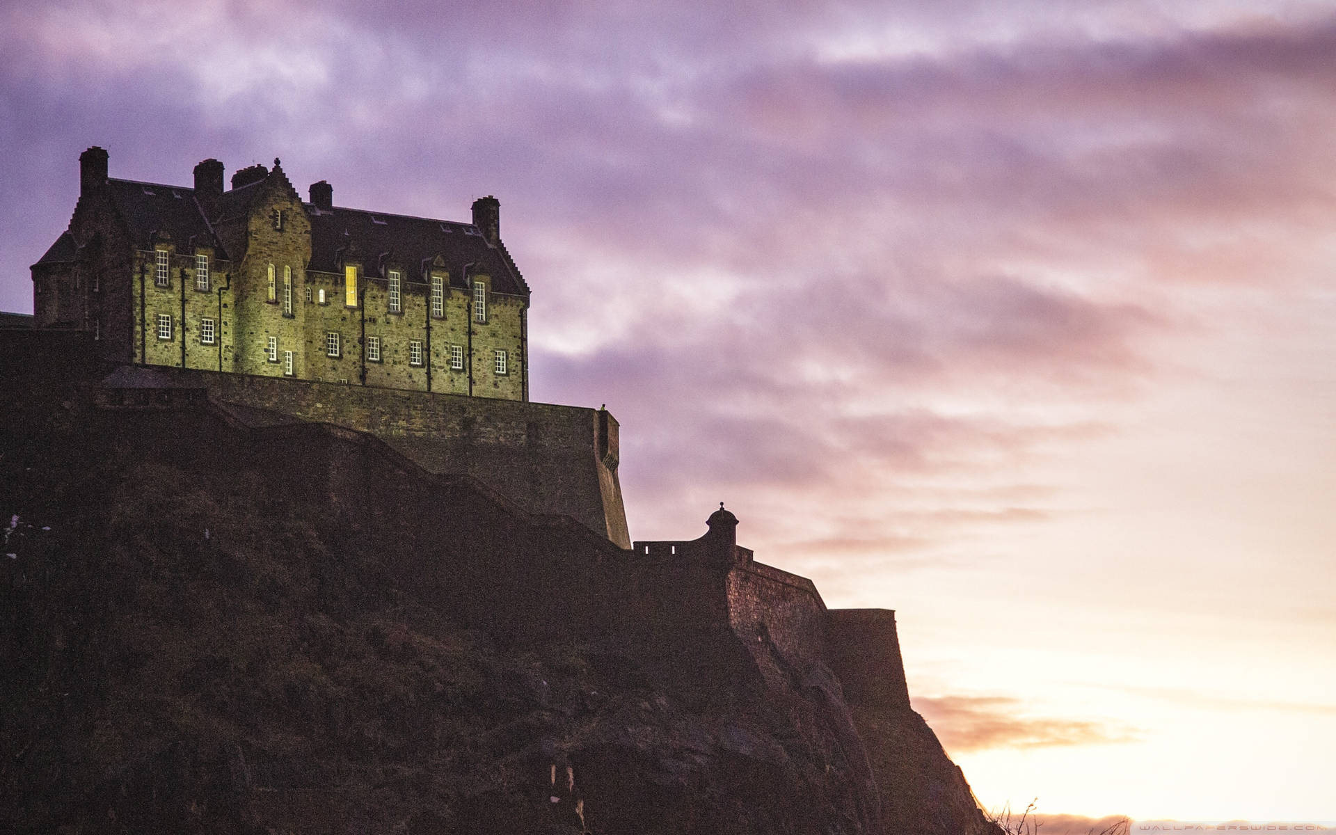 Unavista Panorámica Del Castillo De Edimburgo. Fondo de pantalla