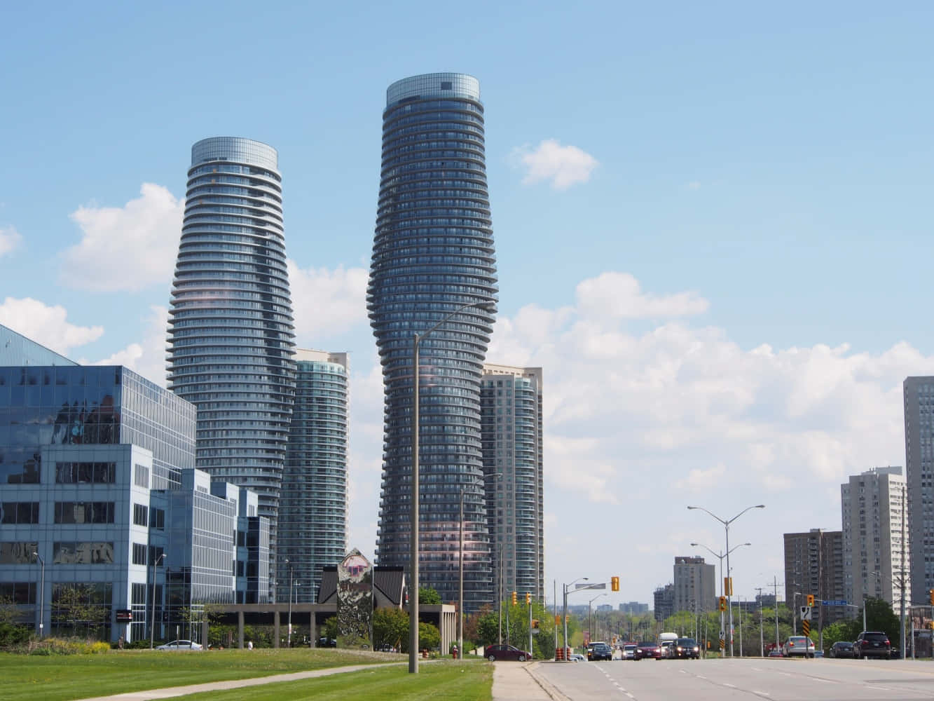 A Scenic View Of Mississauga Skyline At Dusk Wallpaper