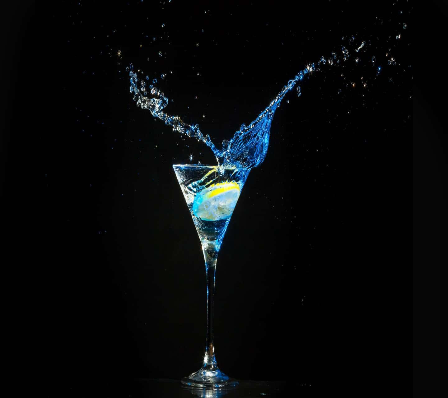 A Splashing Martini Cocktail Wallpaper