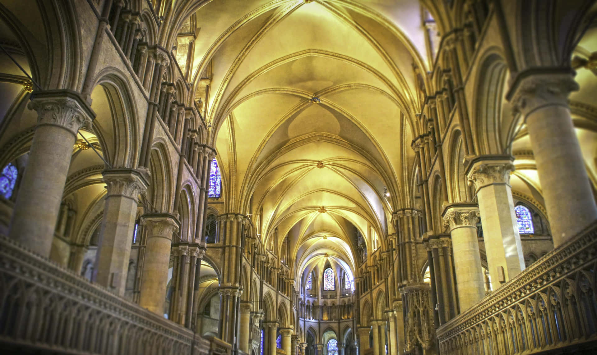 A Stunning Architecture Inside The Canterbury Cathedral Wallpaper