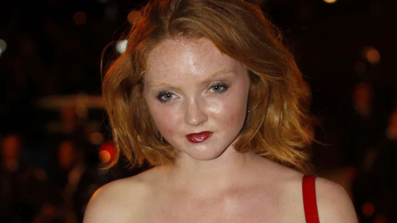 A Stunning Portrait Of Lily Cole Wallpaper