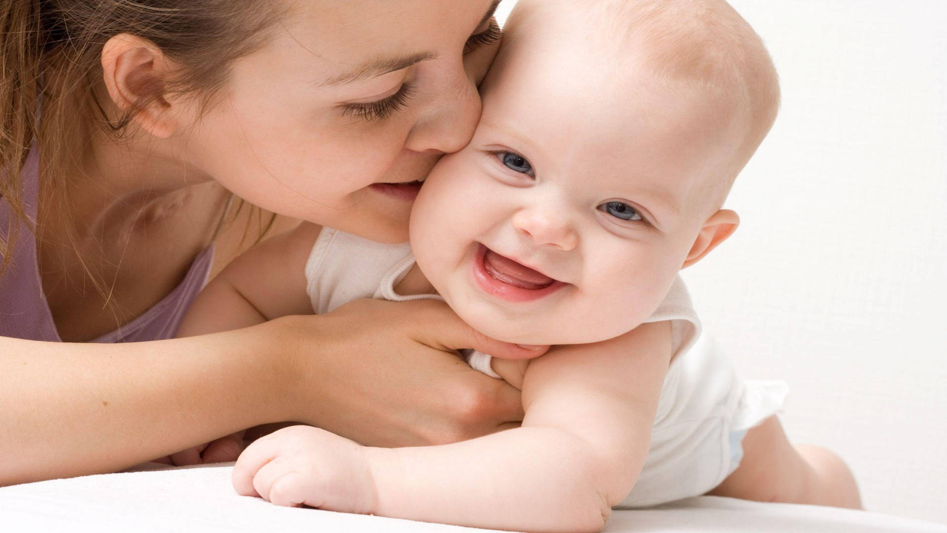 A Tender Moment Between Mother And Child Wallpaper