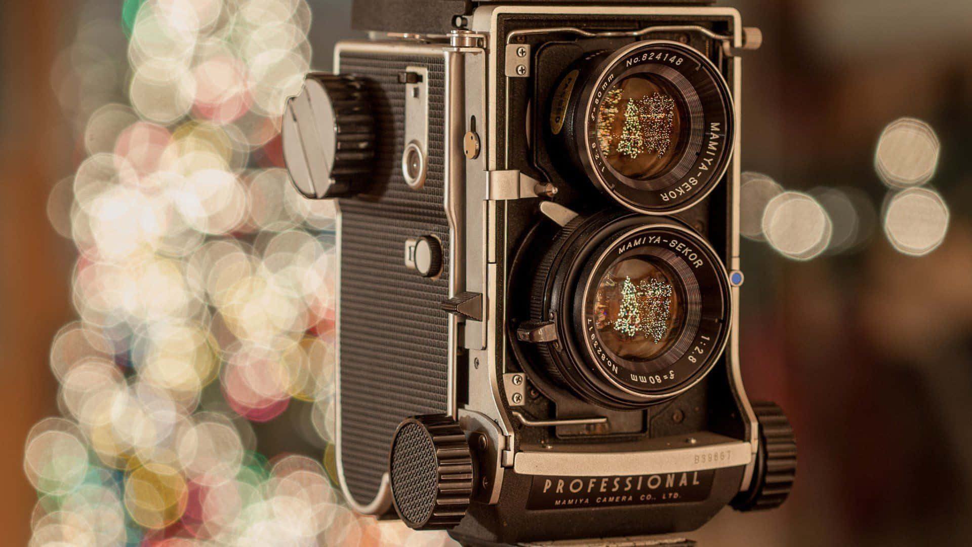 A Timeless Beauty: An Antique Camera Wallpaper