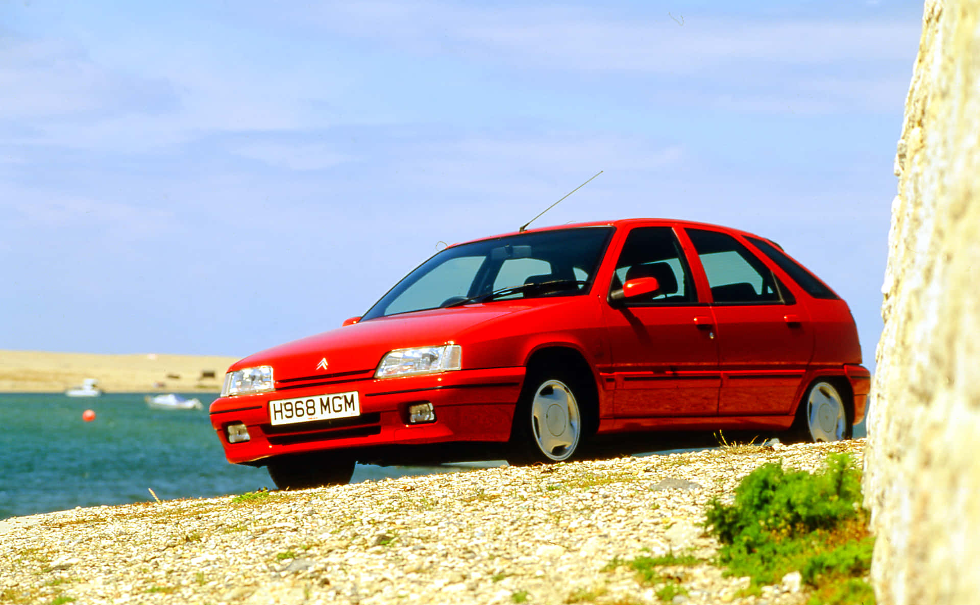 "a Vintage Citroen Zx Displayed On A Beautiful Sunlit Road" Wallpaper