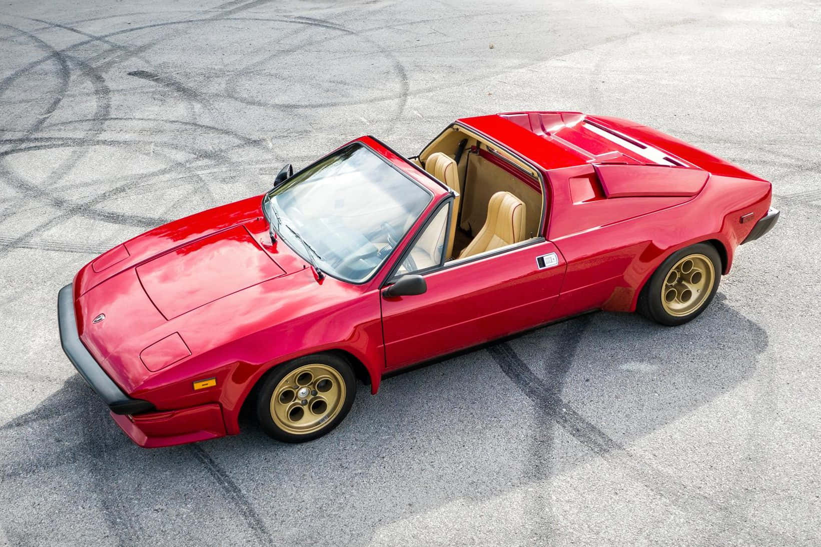 A Vintage Lamborghini Jalpa In Striking Red Wallpaper