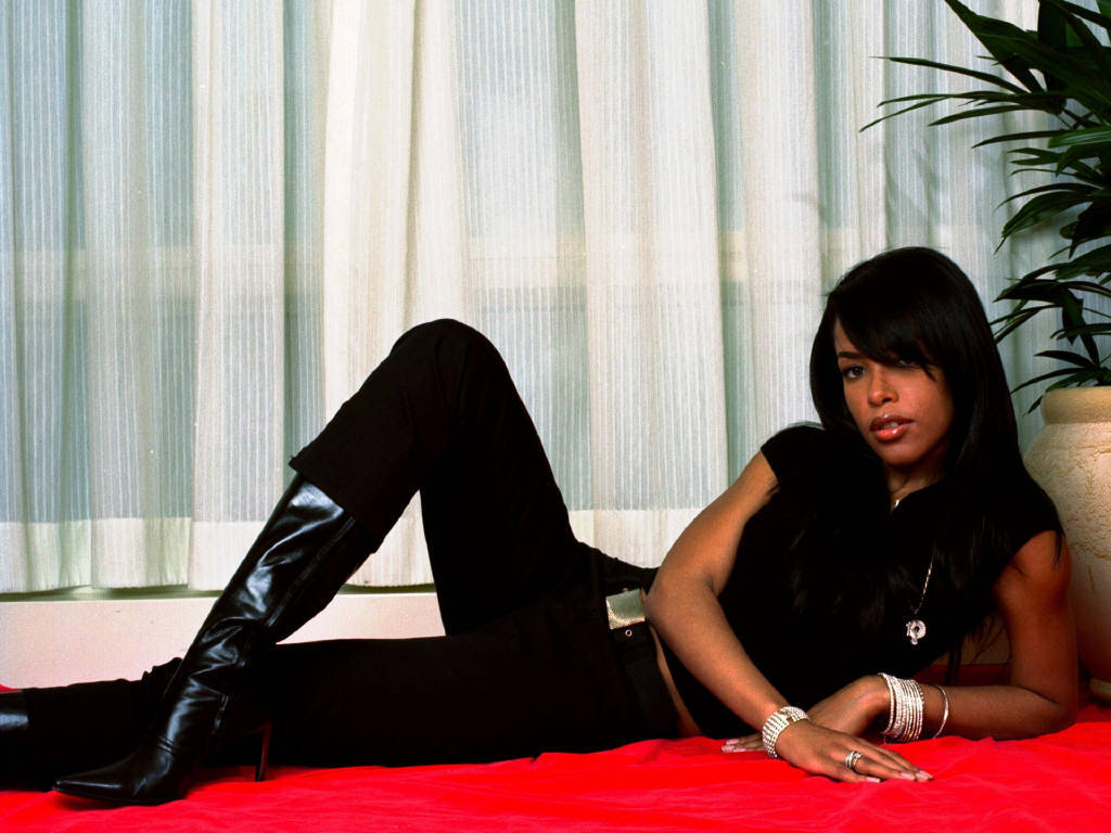 Aaliyah All Black Wallpaper