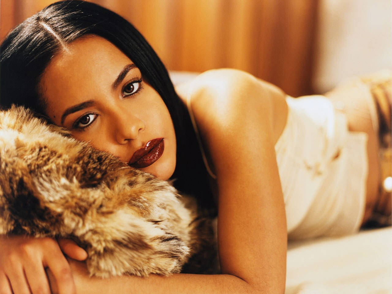 Singer og skuespiller Aaliyah står stærkt i rampelyset Wallpaper