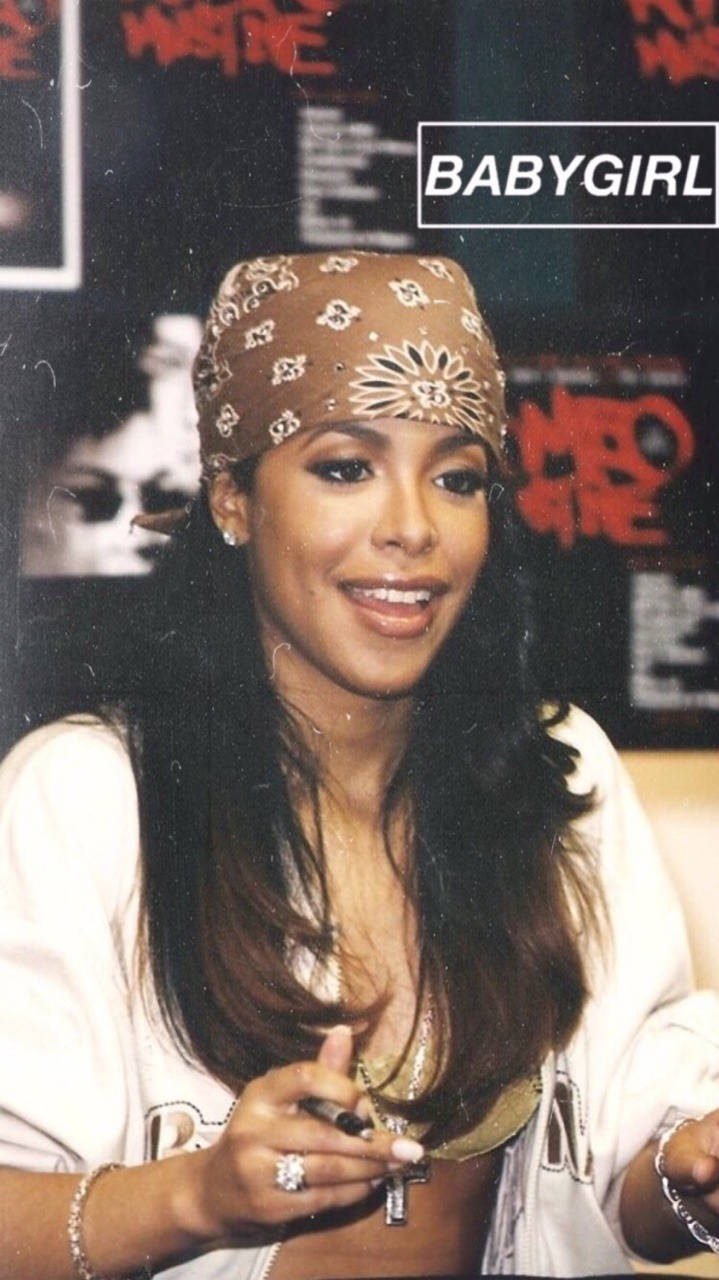 Aaliyah - An Iconic Singer and Actress Wallpaper