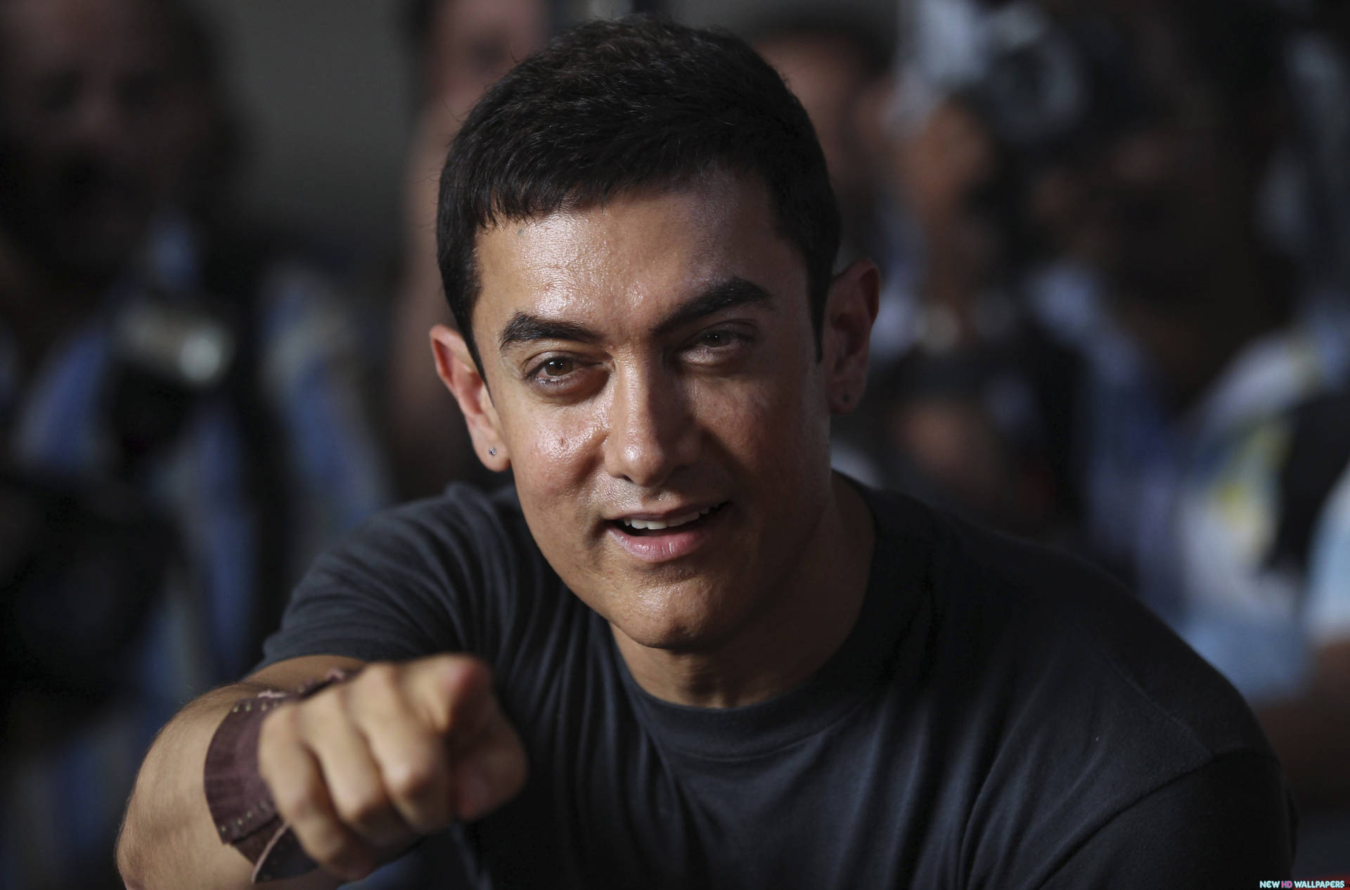 Aamir Khan plain sort skjorte tapet Wallpaper