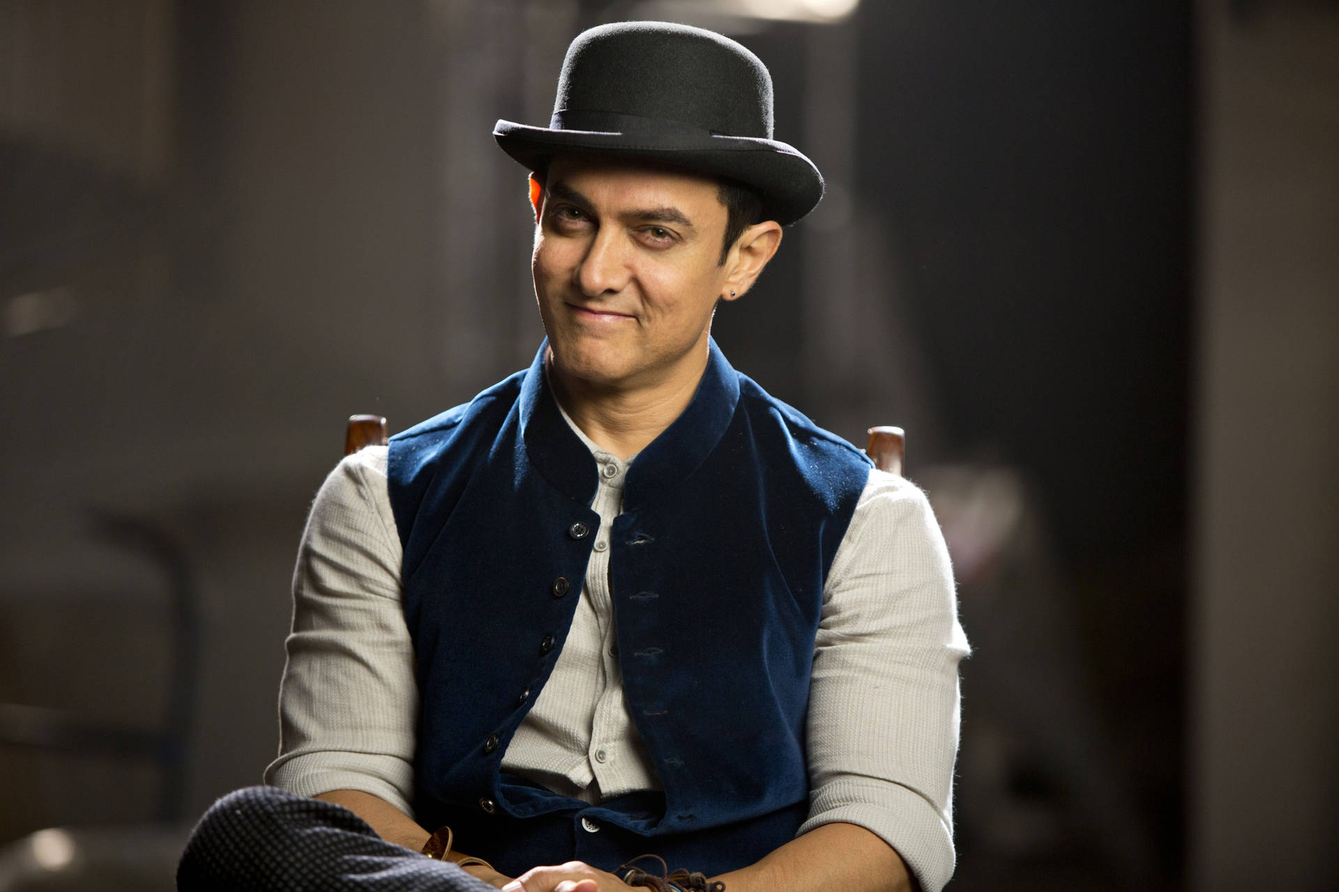Aamir Khan's Teasing Eyes Wallpaper
