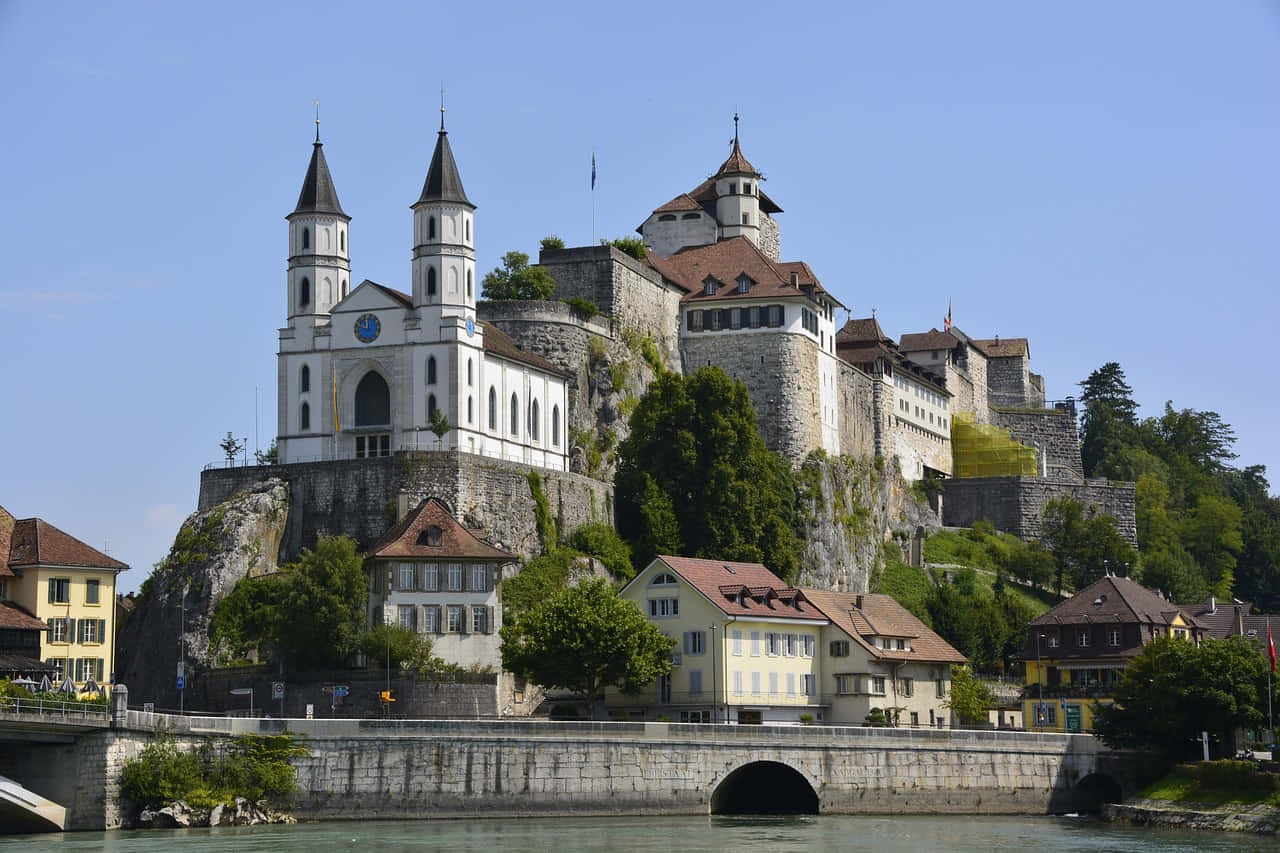 Aarau Rivierfront Kasteel En Kerk Achtergrond