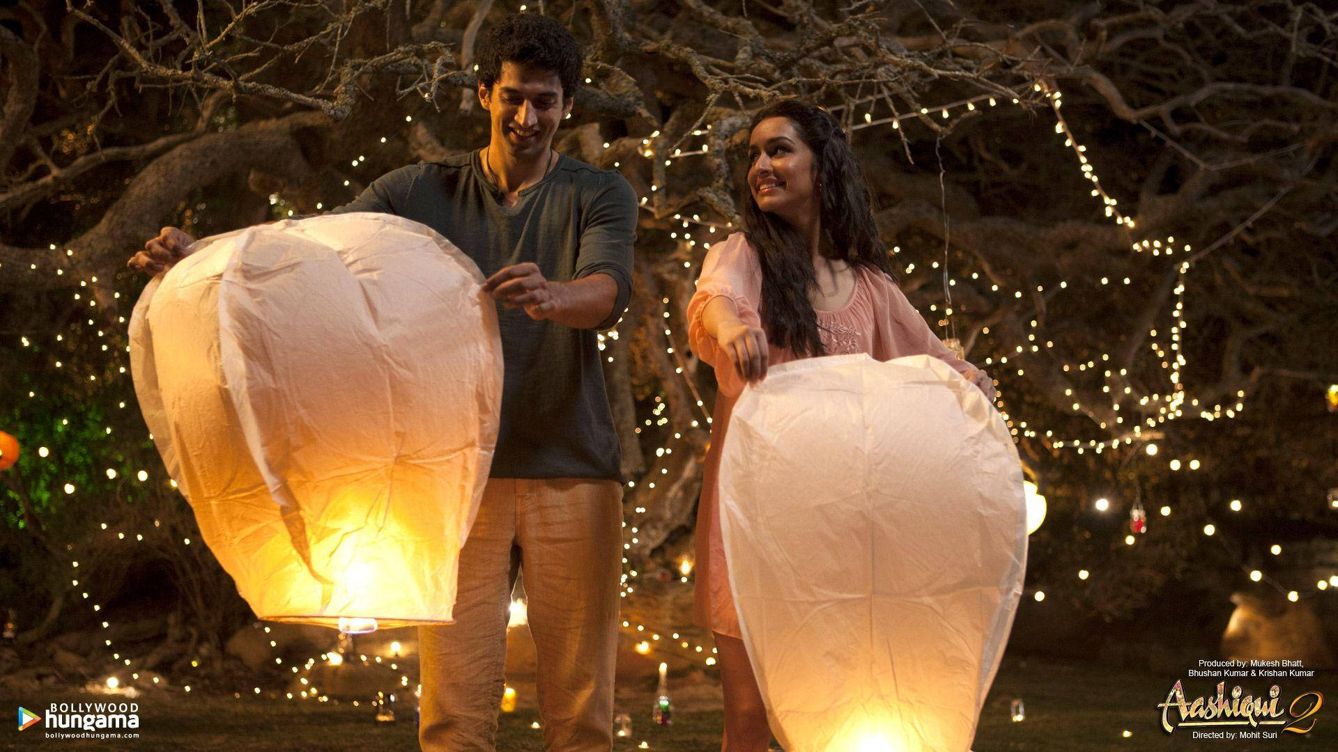 Aashiqui 2 Leading Characters And Lanterns Picture