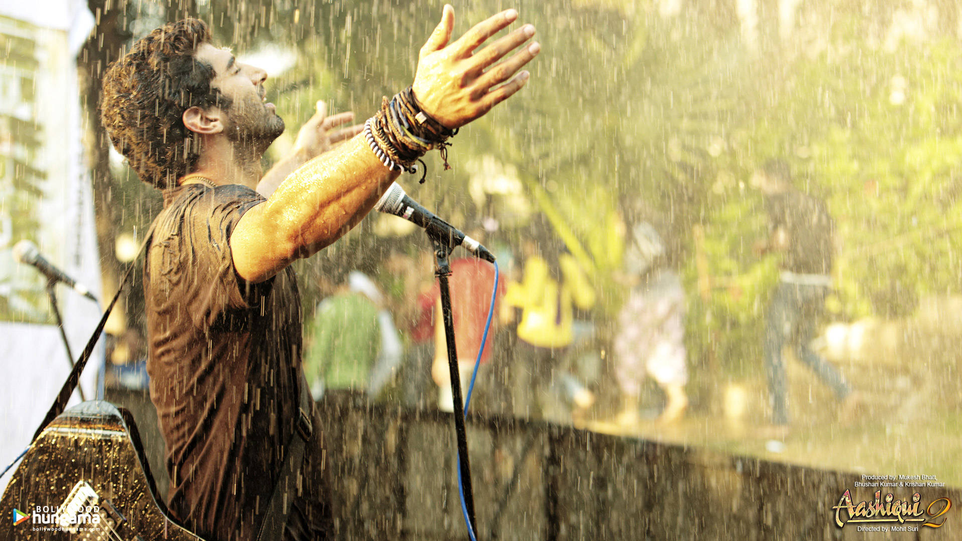 Download Aashiqui 2 Rahul Jaykar Embracing Rain Wallpaper 